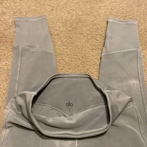 ALO yoga, Size M, grey, ribbed waist/ankle capris